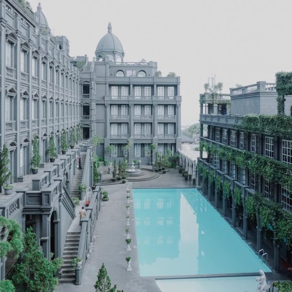 #eb_review
Pekan lalu kami berkesempatan untuk mengunjungi  sebuah hotel bertema...