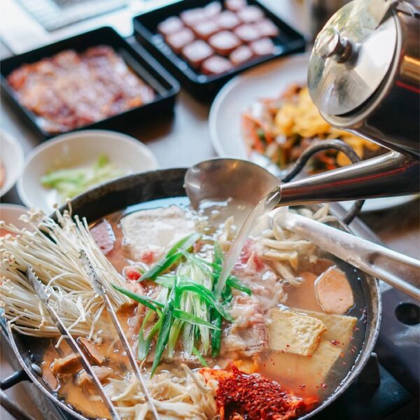 #EB_Review
Penggemar kuliner Negeri Ginseng tentunya akan tergugah dengan ulasan...