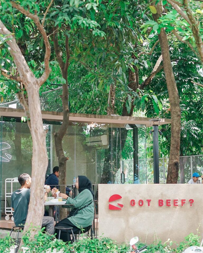 #EB_Review
Setumpuk daging, sayuran, keju, dan bun untuk pagi ini? Hmmm.. Got Be...