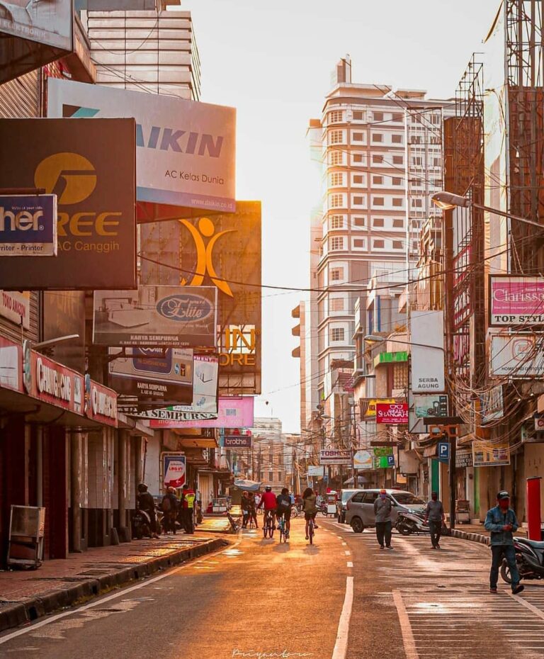 Rise and shine.

#explorebandung photo today by  taken at Jalan ABC...