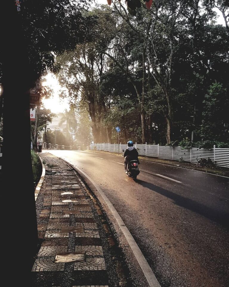 The so-called "Bandung pisan" weather and ambience around Jalan Cilaki.

#explor...