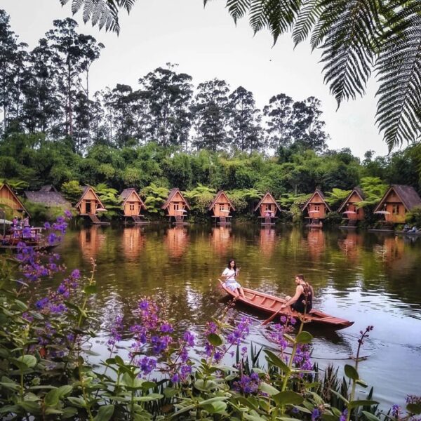 The world feels like the two of us when we define together.
Photo by  
#exploreb...