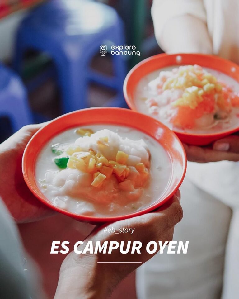 #eb_story
Di hari yang panas paling tepat menikmati semangkuk es campur atau mun...
