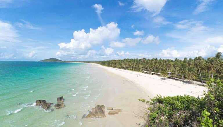 Jika kamu berada di Pulau Bangka atau sedang berlibur di Pulau Bangka dalam wakt...