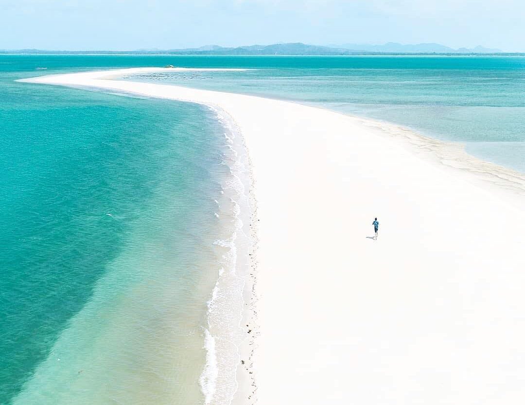 Jika kamu lihat foto ini, seakan tempat ini bukan berada di Pulau Bangka ya? Tem...