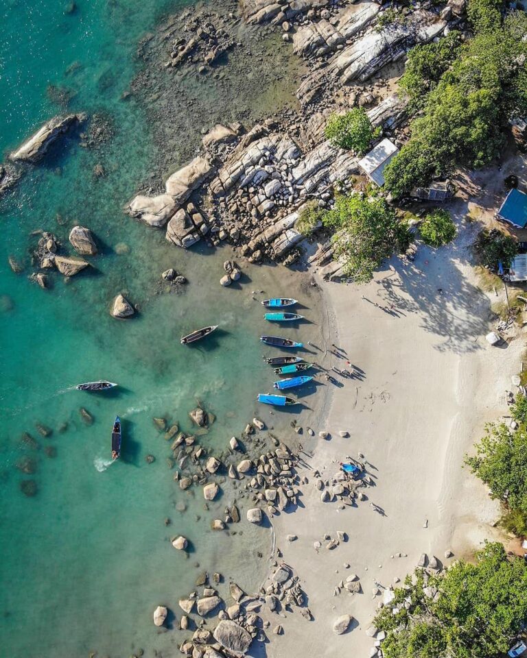Jika membahas tentang pantai-pantai di Bangka, mungkin tidak akan ada habisnya y...