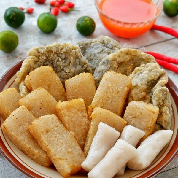 Kalau sering makan pempek Palembang cobalah sekali-kali mencoba pempek Bangka. M...