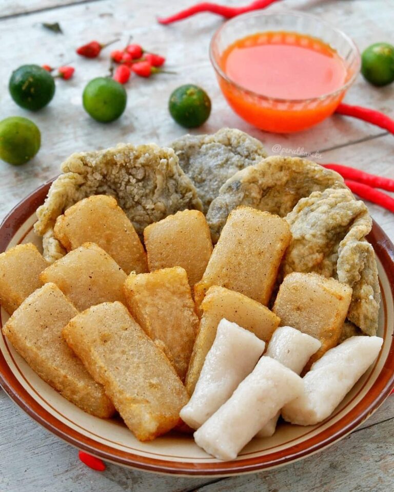 Kalau sering makan pempek Palembang cobalah sekali-kali mencoba pempek Bangka. M...