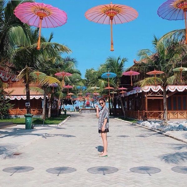 Location : De Locomotief, Pantai Tongaci, Sungailiat, Kabupaten Bangka, Bangka I...
