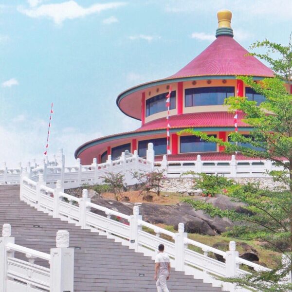 Location : Pagoda Vihara Puri Tri Agung, Pantai Tikus, Sungailiat, Kabupaten Ban...