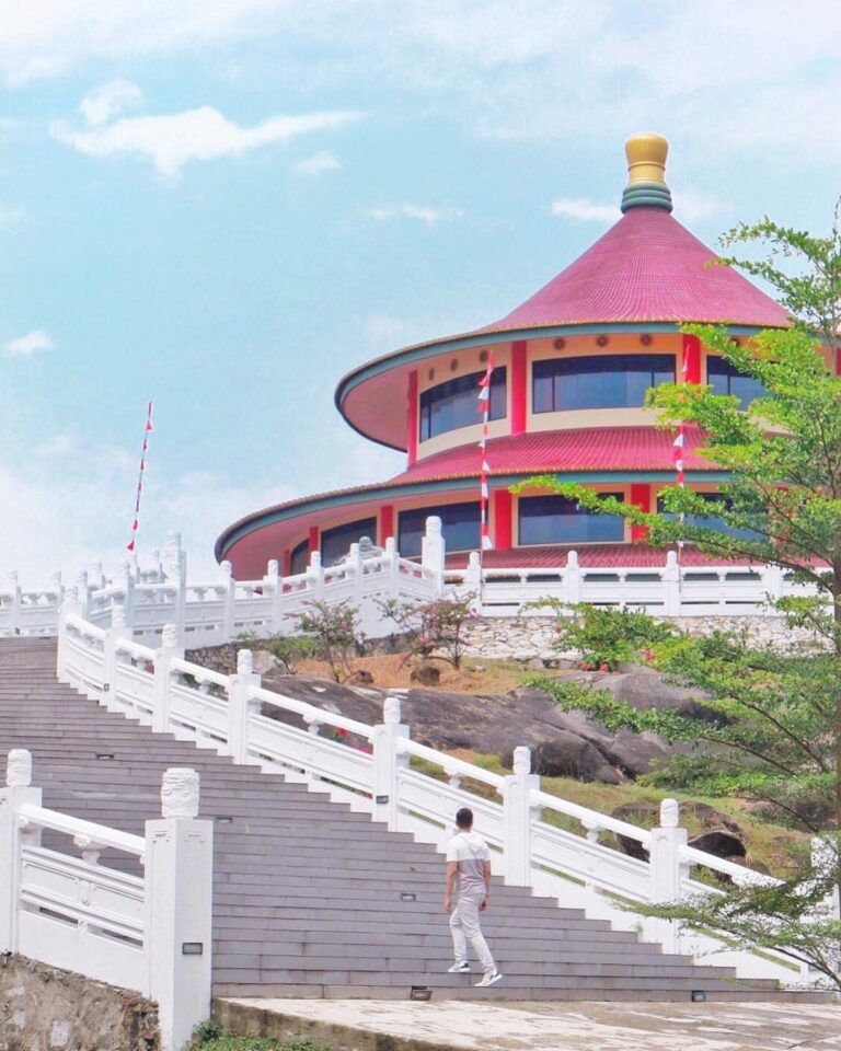 Location : Pagoda Vihara Puri Tri Agung, Pantai Tikus, Sungailiat, Kabupaten Ban...