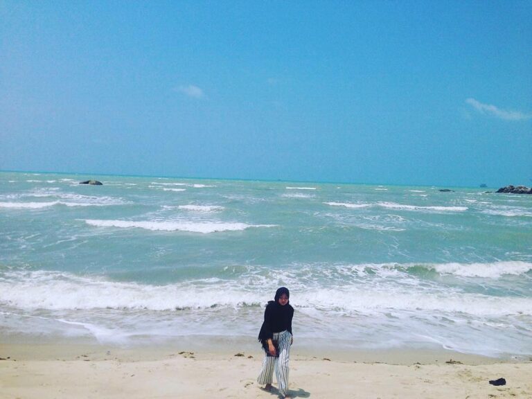 Location : Pantai Indah Batu Bedaun, Sungailiat, Kabupaten Bangka, Bangka Island...