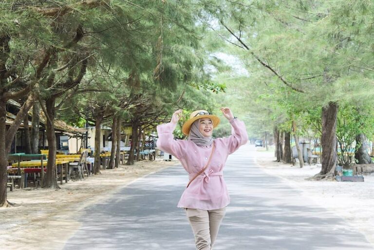 Location : Pantai Pasir Padi, Pangkalpinang, Bangka Island, Indonesia.

Photo by...