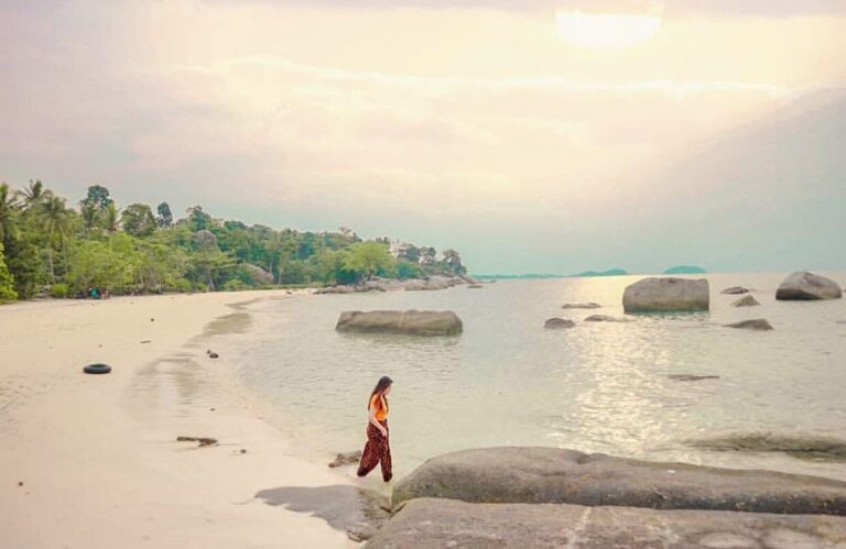 Location : Pantai Penganak, Air Gantang, Kecamatan Parittiga, Kabupaten Bangka B...