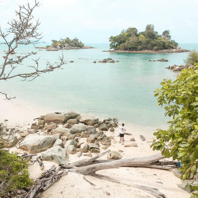 Location : Pantai Pulau Tiga BIO (Bangka Island Outdoor), Riau Silip, Kabupaten ...