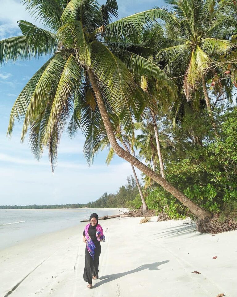 Location : Pantai Romodong, Belinyu, Kabupaten Bangka, Bangka Island, Indonesia....