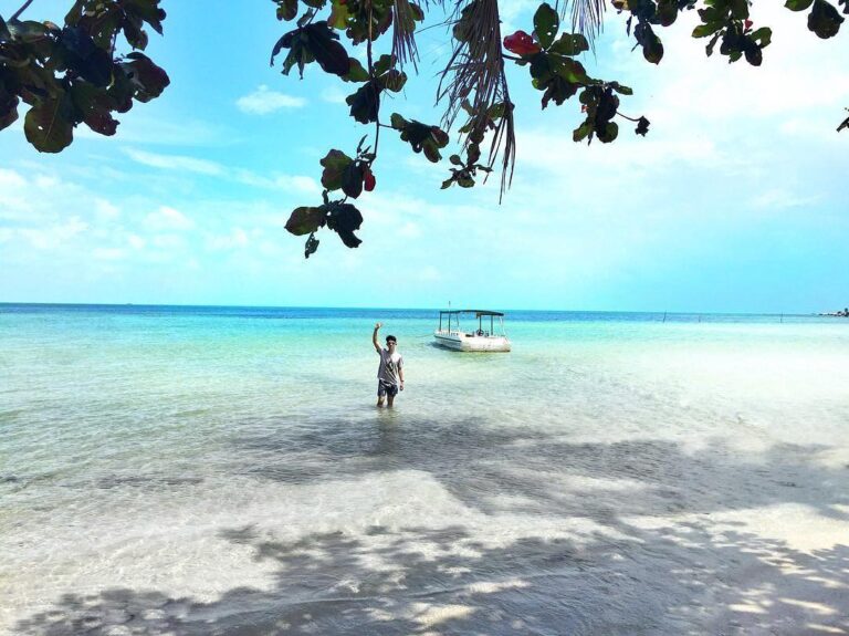 Location : Pantai Tambak Udang, Toboali, Kabupaten Bangka Selatan, Bangka Island...