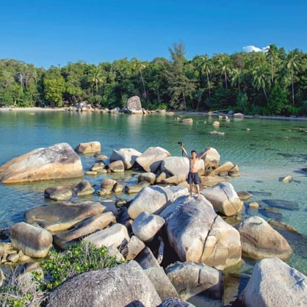 Location : Pantai Tanjung Besar, Pasir Putih, Tukak Sadai, Kabupaten Bangka Sela...