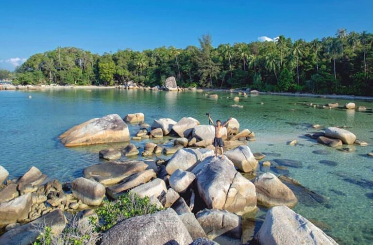 Location : Pantai Tanjung Besar, Pasir Putih, Tukak Sadai, Kabupaten Bangka Sela...