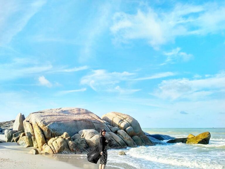 Location : Pantai Tanjung Pesona, Sungailiat, Kabupaten Bangka, Bangka Island, I...