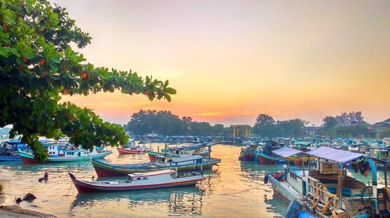 Location : Pelabuhan Jelitik Air Kantung, Sungailiat, Kabupaten Bangka, Bangka I...