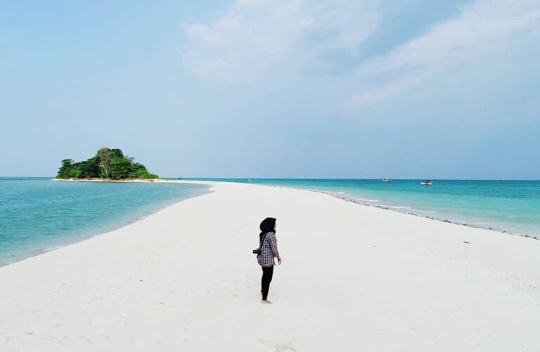 Location : Pulau Gusung, Kabupaten Bangka Tengah, Bangka Island, Indonesia.

Pho...