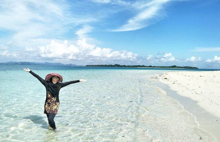 Location : Pulau Semujur, Kabupaten Bangka Tengah, Bangka Island, Indonesia.

Ph...