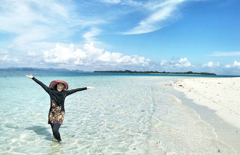 Location : Pulau Semujur, Kabupaten Bangka Tengah, Bangka Island, Indonesia.

Ph...