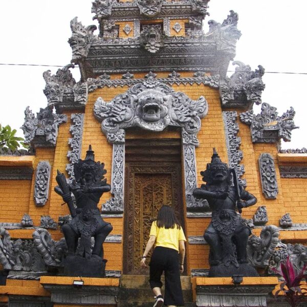 Location : Pura Penataran Agung, Pangkalpinang, Bangka Island, Indonesia.

Photo...