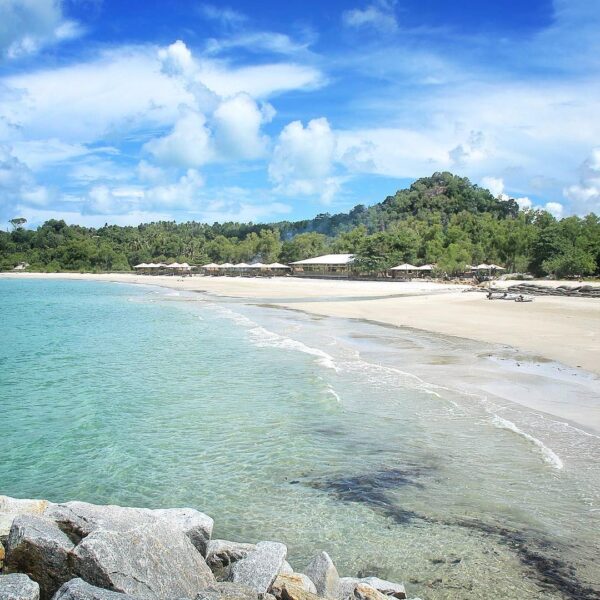Pulau Bangka memiliki banyak pantai yg indah untuk dikunjungi, salah satunya ada...