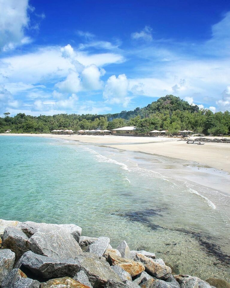 Pulau Bangka memiliki banyak pantai yg indah untuk dikunjungi, salah satunya ada...
