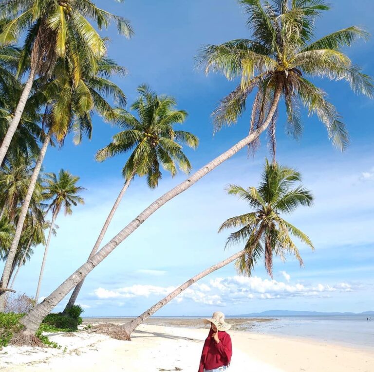 Pulau Bangka memiliki banyak pulau yang menarik untuk disinggahi. Salah satunya ...