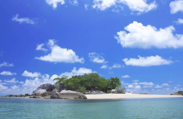 Pulau Putri adalah salah satu pulau terbaik di Pulau Bangka. Lokasinya berada di...