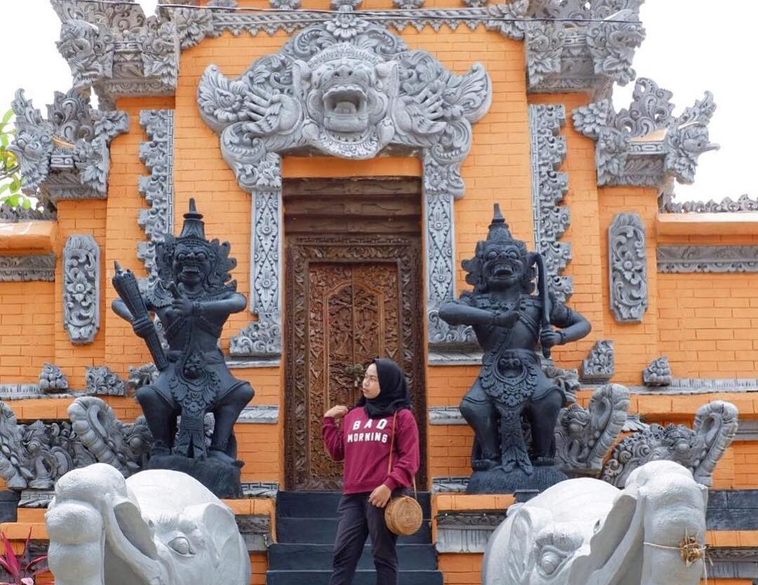 Pura dengan arsitektur yang cantik tidak hanya bisa dijumpai di pulau Bali saja....