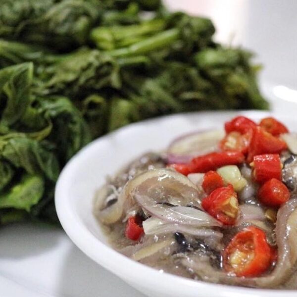 Sudah kenal dengan masakan ini?
Sambal ini menggunakan ikan bilis sebagai bahan ...
