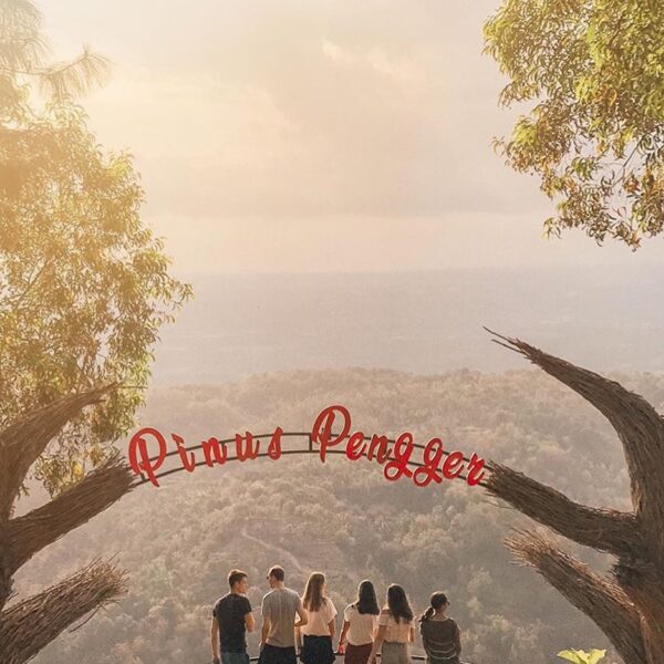 Ada yang mau di ajak ke sini ga?

#explorejogja photo today by  taken at Hutan P...