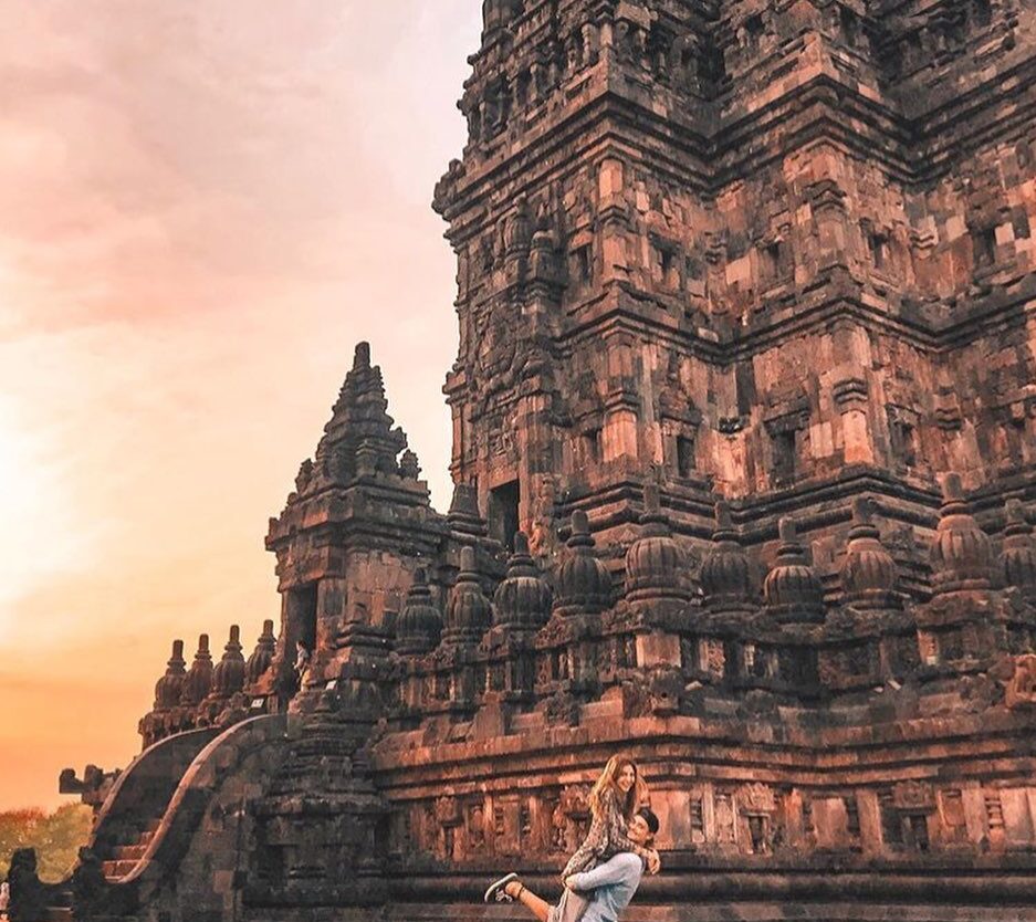 Bukankah setiap sudut kota Jogja bisa menyimpan banyak cerita romantis 

#explor...