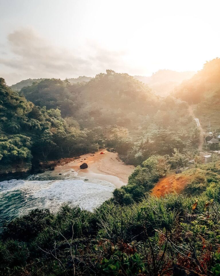 Gimana, udah siap ke buat jalan-jalan ke pantai lagi belum?

#explorejogja photo...
