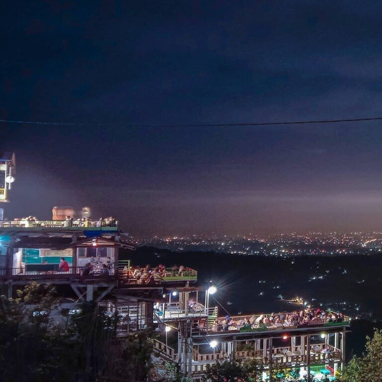 Jogja lantai 2 nih guys. Yuk kapan-kapan ke sini dengan orang terdekat kalian. 
...