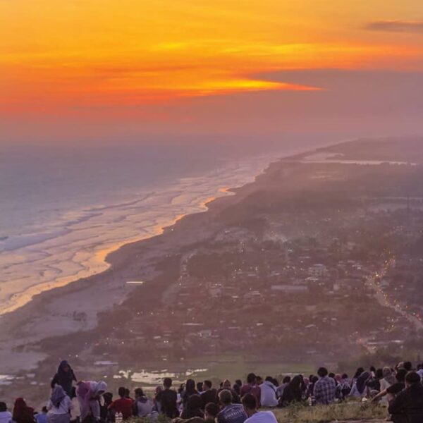 Kalo cerah sunsetan di sini yuk.

#explorejogja photo today by  taken at Bukit P...