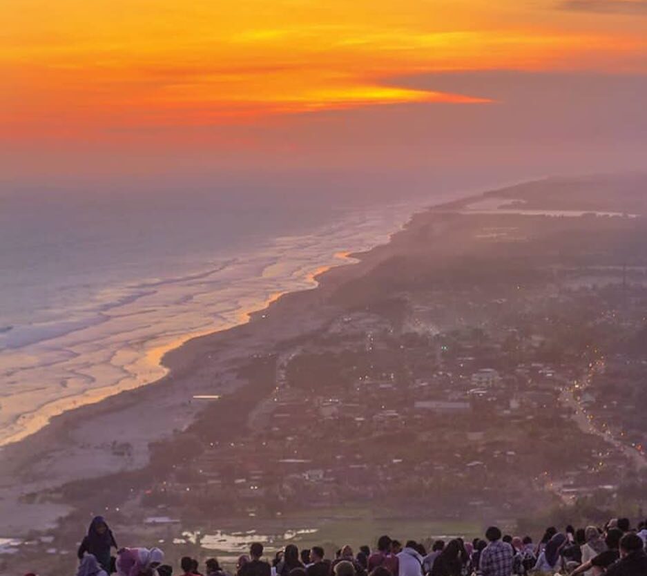 Kalo cerah sunsetan di sini yuk.

#explorejogja photo today by  taken at Bukit P...