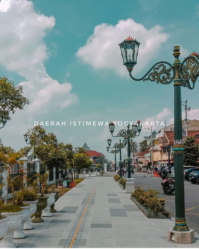 Kangen ndak?

#explorejogja photo today by  taken around Jl.Malioboro, Yogyakart...