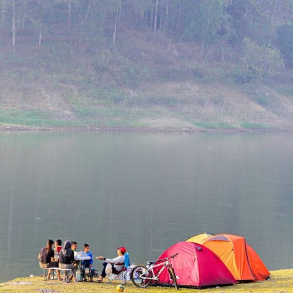 Kapan nih terakhir kali kamu camping dengan teman-temanmu? Tag teman kamu yang p...