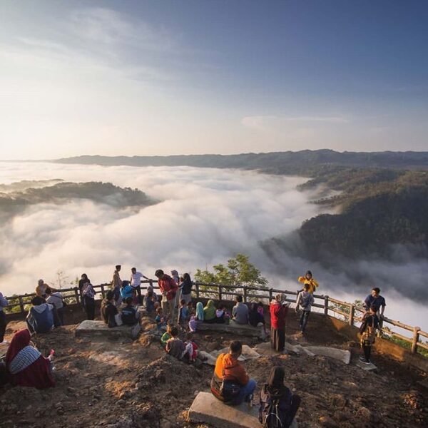 Kapan terakhir kali kamu dapat view begini di Mangunan?

#explorejogja photo tod...