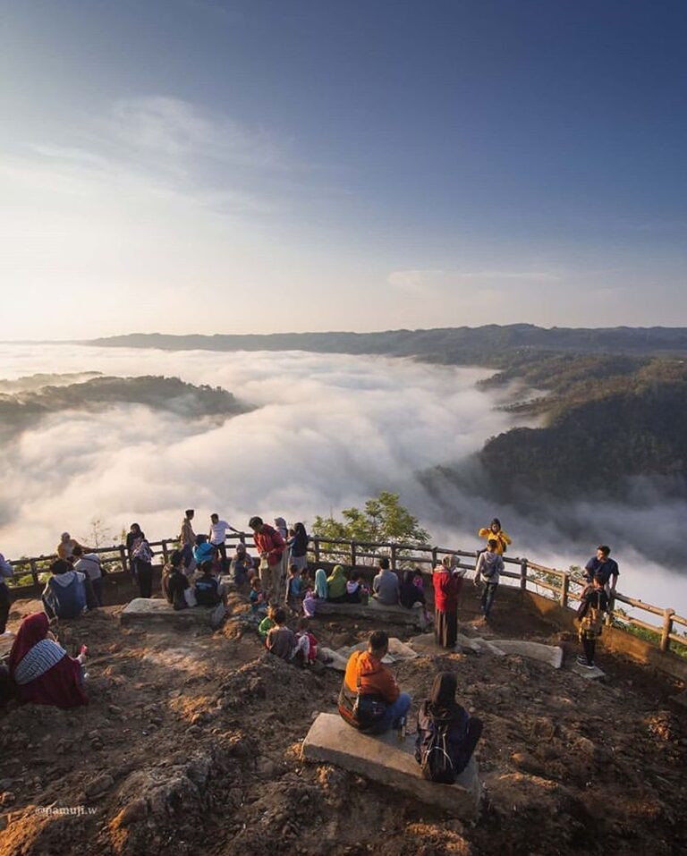 Kapan terakhir kali kamu dapat view begini di Mangunan?

#explorejogja photo tod...