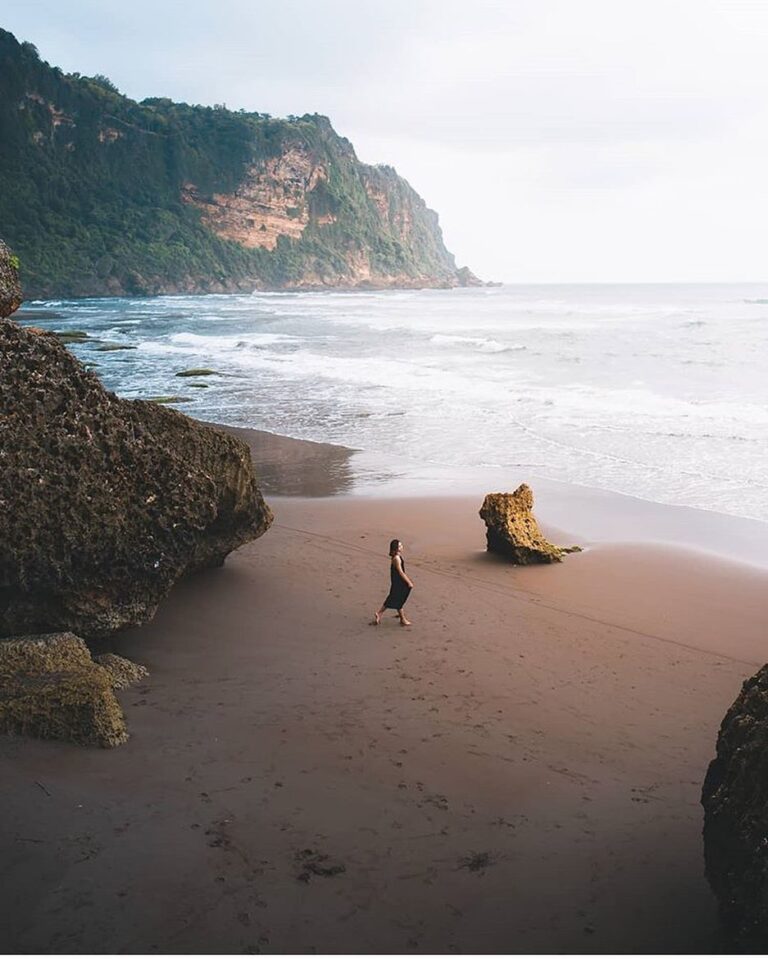 Lama ya ga main ke pantai 

#explorejogja photo today by  taken around Pantai Pa...