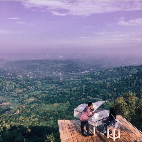 Malam ini ada yang diajak jalan ga Lur? 

#explorejogja photo today by  taken at...