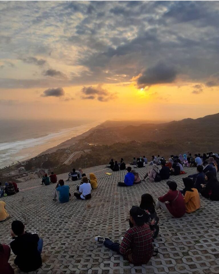 Salah satu spot sunset terbaik di Jogja nih. Udah pernah belum?

#explorejogja p...