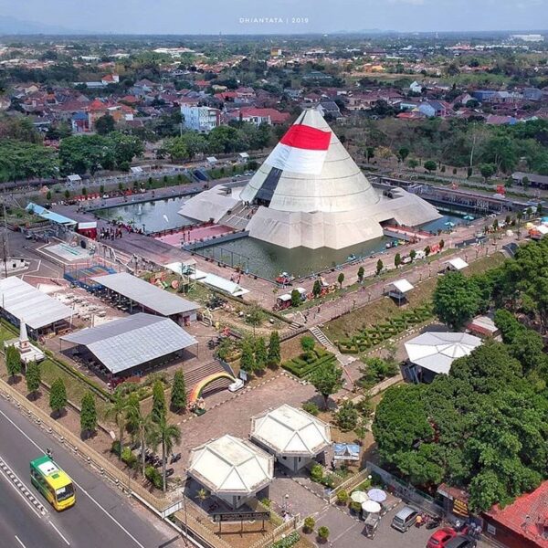 Selamat hari pahlawan... Semoga kita semua bisa jadi pahlawan bagi negeri ini.

...