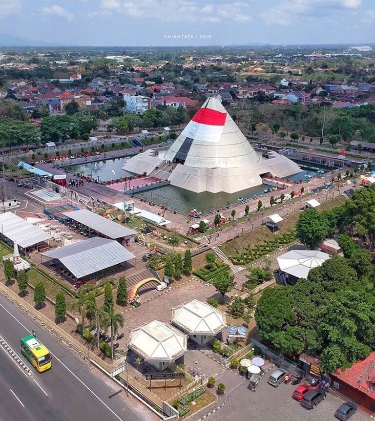 Selamat hari pahlawan... Semoga kita semua bisa jadi pahlawan bagi negeri ini.

...